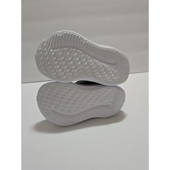 Nike Cosmic Runner TD (toddler ) HM4401 black and white sneaker NIB sz 4C - Picture 9 of 13